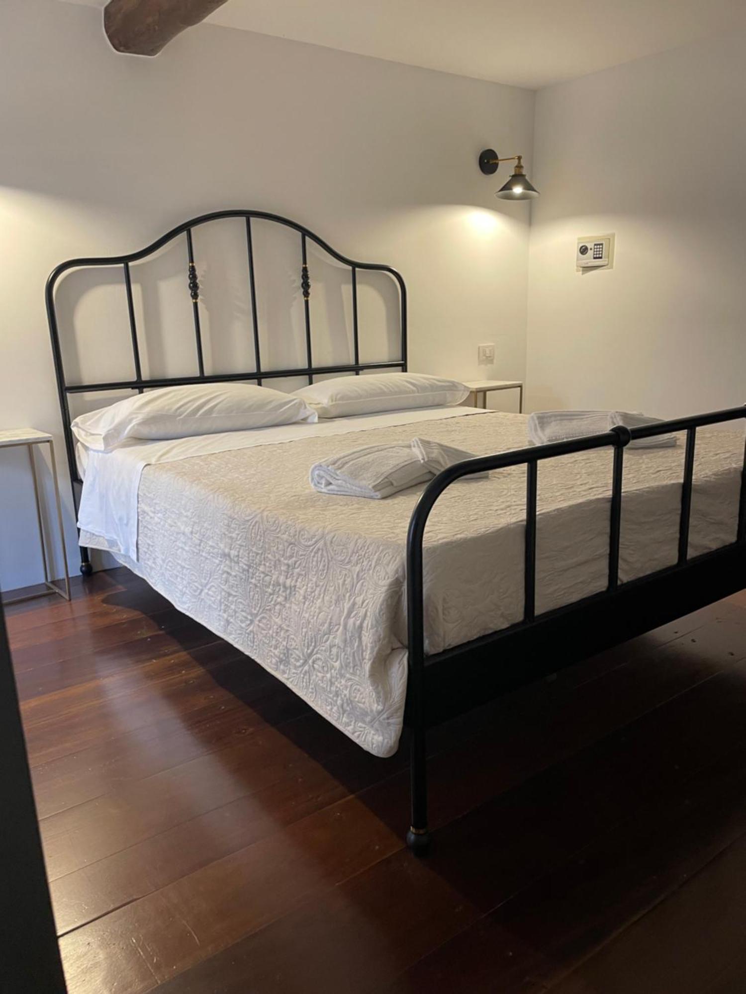 B&B Faraglione 利帕里 外观 照片